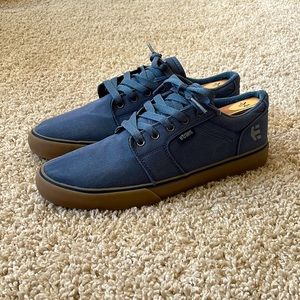 Etnies skate shoes. Never skated in. Size 9.5. Gum sole.